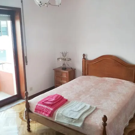 Spacious In Espinho With Fireplace, 87 Sqm Apartment