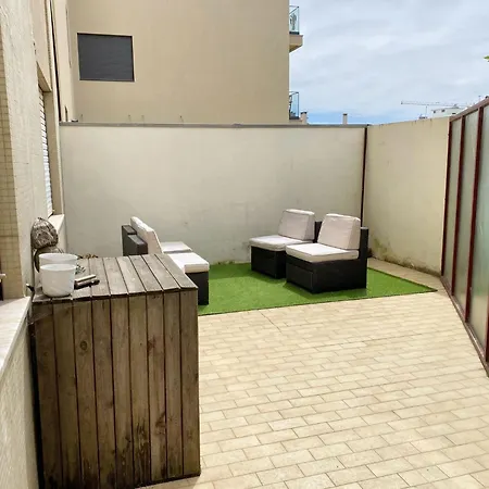 Spacious In With Fireplace, 87 Sqm Lägenhet *