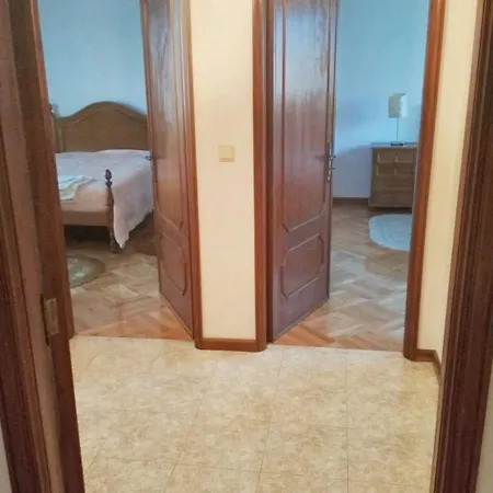 Spacious In Espinho With Fireplace, 87 Sqm