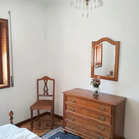 Spacious In Espinho With Fireplace, 87 Sqm Apartment