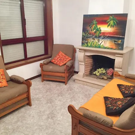 Spacious In Espinho With Fireplace, 87 Sqm Apartment *