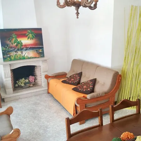 Spacious In Espinho With Fireplace, 87 Sqm