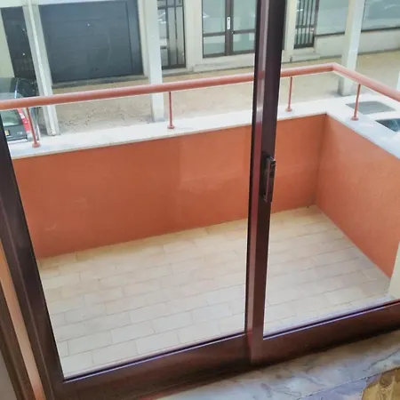 Spacious In With Fireplace, 87 Sqm * Espinho