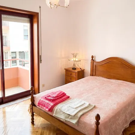Spacious In With Fireplace, 87 Sqm Espinho