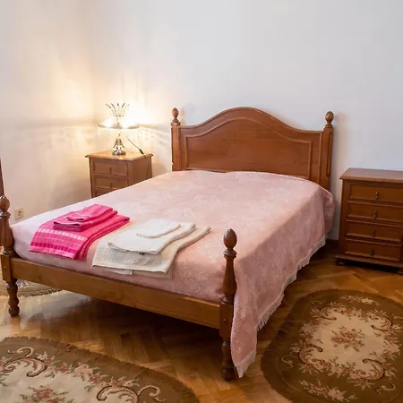 Spacious In With Fireplace, 87 Sqm * Espinho