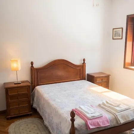 Spacious In With Fireplace, 87 Sqm * Espinho