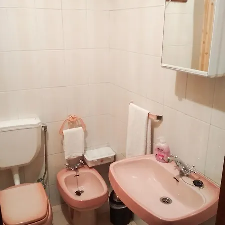 Spacious In With Fireplace, 87 Sqm *