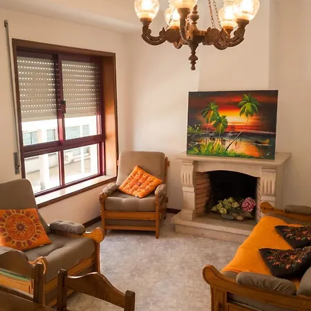 Spacious In With Fireplace, 87 Sqm Espinho